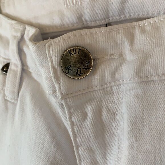 𝅺KUT from the Kloth white denim. Mid rise. Five pockets. - Picture 3 of 11